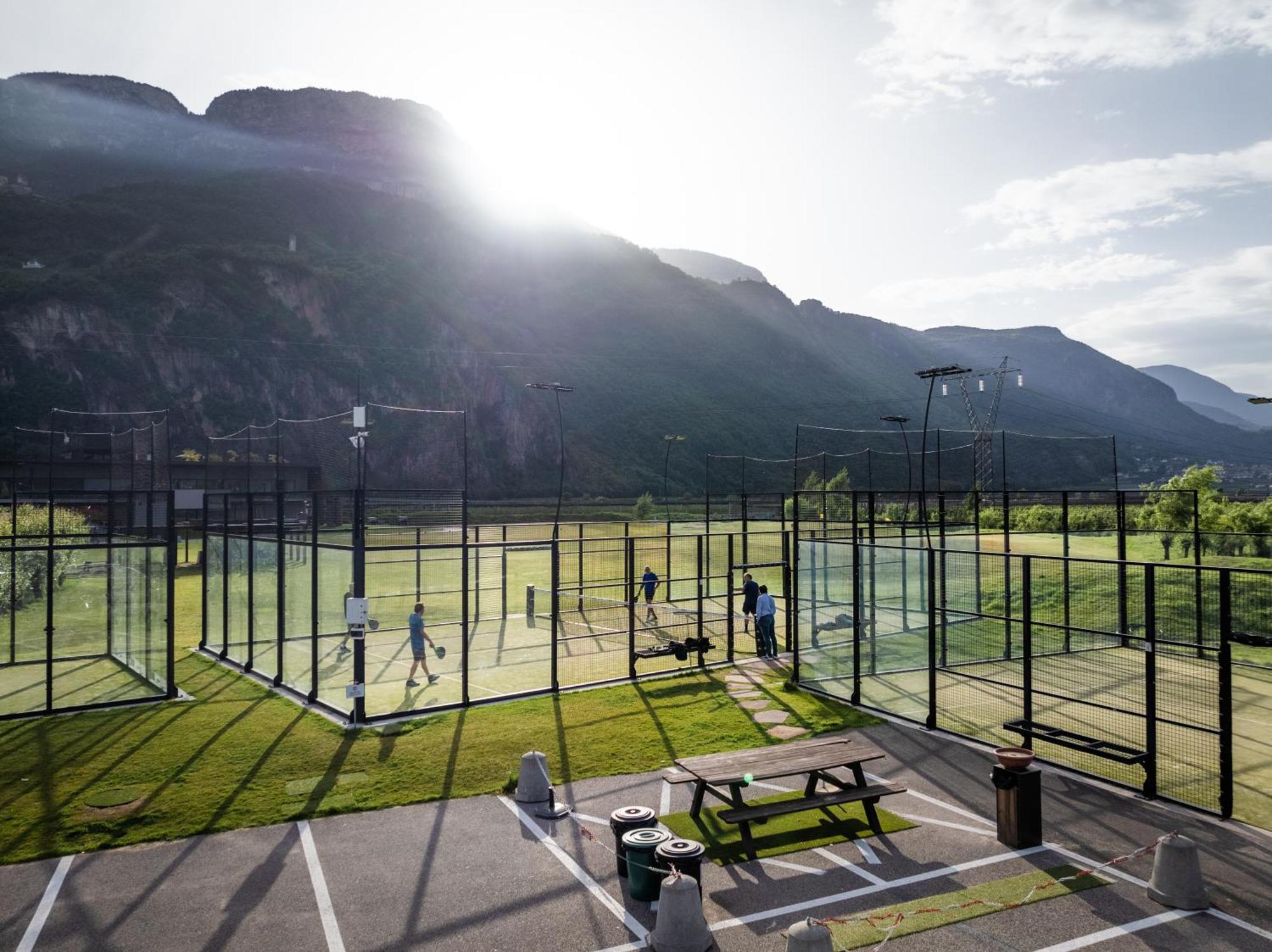 The Lodge Sporthotel - Golfclub Eppan Appiano Sulla Strada Del Vino Esterno foto