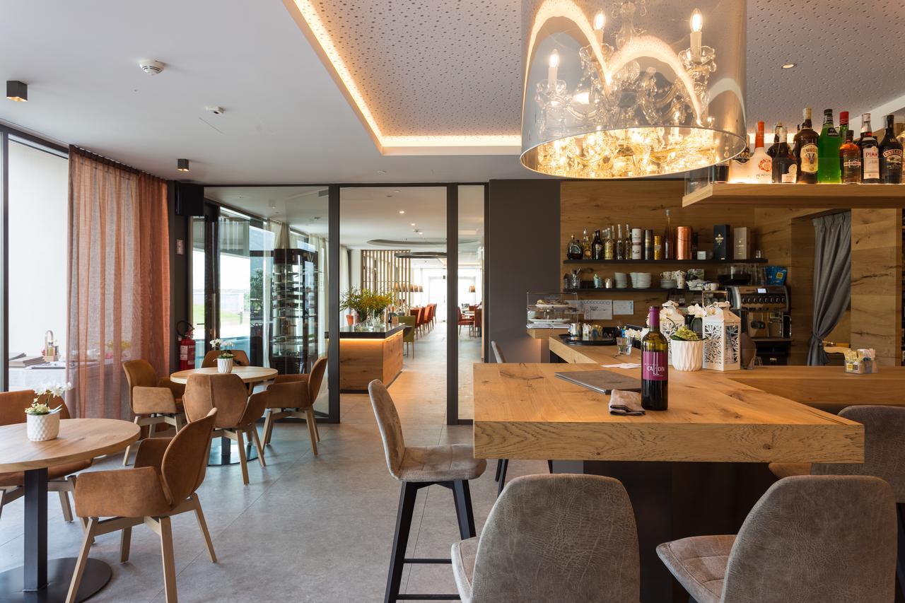 The Lodge Sporthotel - Golfclub Eppan Appiano Sulla Strada Del Vino Esterno foto